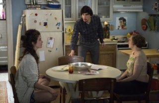Girls: un momento dell'episodio Only Child della terza stagione