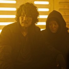 Snow Piercer: Song Kang-ho e Ko Ah-sung in una scena del film