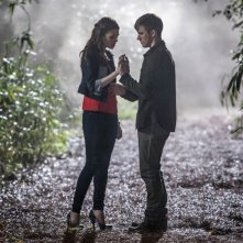 Star-Crossed: Aimee Teegarden e Matt Lanter in una scena del pilot della serie