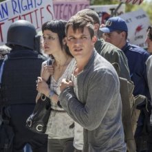 Star-Crossed: Brina Palencia e Matt Lanter in una scena del pilot della serie