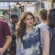 Star-Crossed: Brina Palencia, Grey Damon e Aimee Teegarden nell'episodio Our Toil Shall Strive to Mend