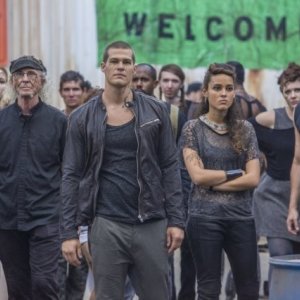 Star-Crossed: Greg Finley e Chelsea Gilligan in una scena dell'episodio Our Toil Shall Strive to Mend