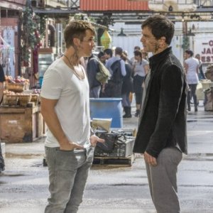 Star-Crossed: Johnathon Schaech e Matt Lanter nell'episodio Our Toil Shall Strive to Mend