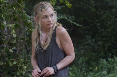 The Walking Dead: Emily Kinney in una scena dell'episodio Detenuti