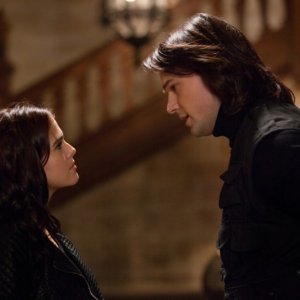 Vampire Academy: Cameron Monaghan con Zoey Deutch in una scena