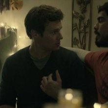 Looking: Jonathan Groff con Raul Castillo nell'episodio Looking for the Future (prima stagione)