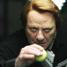 La mossa del pinguino: Antonello Fassari nei panni di Neno in una scena del film