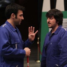 La mossa del pinguino: Edoardo Leo comunica a Ricky Memphis che servono quattro atleti per mettere su la squadra di curling