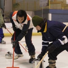 La mossa del pinguino: Edoardo Leo insieme a Ricky Memphis durante una seduta improvvisata di allenamento