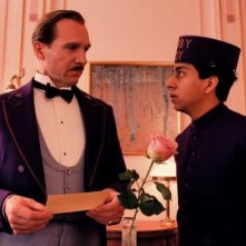 The Grand Budapest Hotel: Ralph Fiennes e Tony Revolori insieme in scena