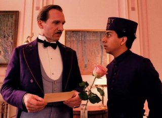 The Grand Budapest Hotel: Ralph Fiennes e Tony Revolori insieme in scena