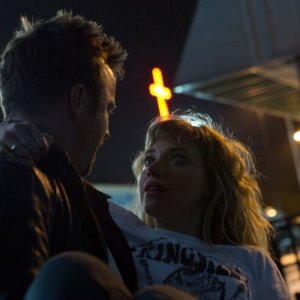 Need for Speed: Aaron Paul salva Imogen Poots in una scena del film