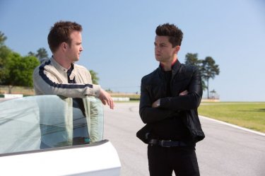 Need for Speed: Dominic Cooper e Aaron Paul in una scena