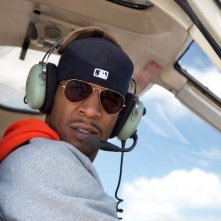 Need for Speed: Scott Mescudi alla guida di un elicottero in una scena del film