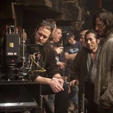 47 Ronin: Keanu Reeves sul set del film con Hiroyuki Sanada e con il regista Carl Rinsch