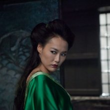 47 Ronin: Rincko Kikuchi nei panni della Strega in una scena del film
