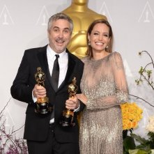 Oscar 2014: due Oscar e una foto con Angelina Jolie per il regista di Gravity Alfonso Cuarón