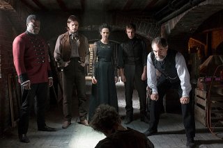 Penny Dreadful: Danny Sapani, Josh Hartnett, Eva Green, Harry Treadaway e Timothy Dalton in una scena