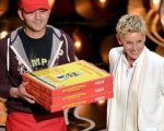 Oscar 2014: Ellen DeGeneres offre la pizza alle star!