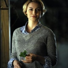 Resurrection: Samaire Armstrong in una scena