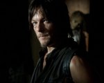 The Walking Dead, Norman Reedus morso da una fan 