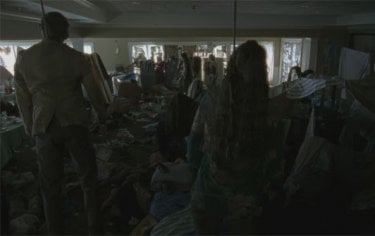 The Walking Dead: un'impressionante immagine dell'episodio Non tutto è perduto