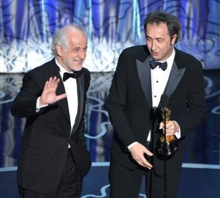Paolo Sorrentino vince l'Oscar per La grande bellezza - qui sul palco con Toni Servillo