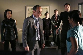 Agents of S.H.I.E.L.D.: Ming-Na Wen, Clark Gregg, Iain De Caestecker, Sarayu Rao, Brett Dalton ed Elizabeth Henstridge nell'episodio TAHITI