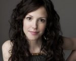 Mary-Louise Parker firma per il pilot Feed Me