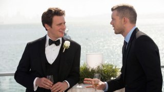 Jonathan Groff e Russell Tovey in 'Looking for a Plus One' ep. della prima stagione di Looking