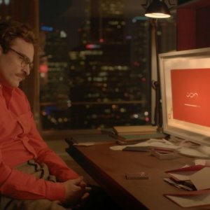 Lei: Joaquin Phoenix aspetta la sua 'fidanzata' virtuale in una scena del film