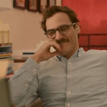 Lei: Joaquin Phoenix nei panni di Theodore in una scena del film