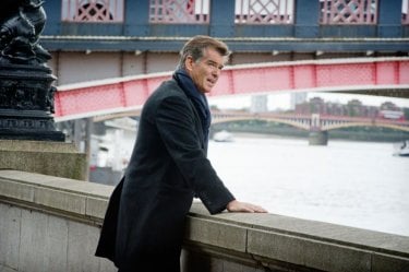 Non buttiamoci giù: Pierce Brosnan in un momento del film