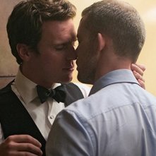 Jonathan Groff e Russell Tovey in 'Looking for a Plus One' episodio della prima stagione di Looking