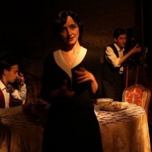 Registe - dialogando su una lametta: Maria de Medeiros in una scena del docu-film