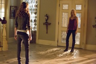 The Vampire Diaries: Olga Fonda e Candice Accola nell'episodio No Exit