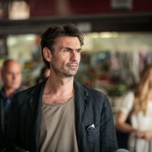 Noi 4: Fabrizio Gifuni in una scena del film