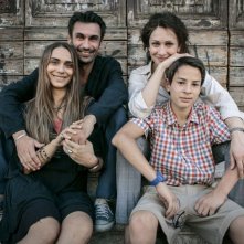 Noi 4: Fabrizio Gifuni, Ksenija Rappoport, Lucrezia Guidone e Francesco Bracci in un'immagine promozionale