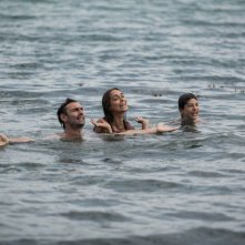 Noi 4: Fabrizio Gifuni, Lucrezia Guidone e Francesco Bracci in una scena familiare del film