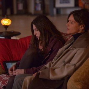 Presto farà giorno: Ami Codovini in una scena del film con Chiara Caselli