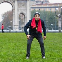 Amici come noi: Pio a Parco Sempione in una scena tratta dal film
