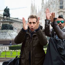 Amici come noi: Pio e Amedeo in Piazza Duomo a Milano in una scena del film