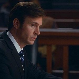 The Good Wife: Jack Davenport nell'episodio Parallel Construction, Bitches