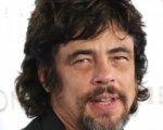 Benicio Del Toro, Tim Robbins e Olga Kurylenko in A Perfect Day