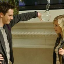Veronica Mars: Jason Dohring e Kristen Bell in una scena del film