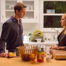 Veronica Mars: Jason Dohring insieme a Kristen Bell in una scena del film