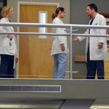 Grey's Anatomy: Justin Chambers e Camilla Luddington in una scena dell'episodio You've Got to Hide Your Love Away
