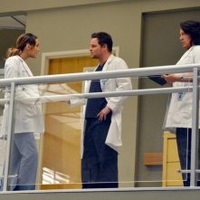 Grey's Anatomy: Justin Chambers, Sara Ramirez e Camilla Luddington in una scena dell'episodio You've Got to Hide Your Love Away