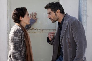 Le mani dentro la città: Giuseppe Zeno e Simona Cavallari in una scena della fiction
