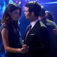 The Originals: Daniel Gillies con Phoebe Tonkin in una scena dell'episodio Moon Over Bourbon Street